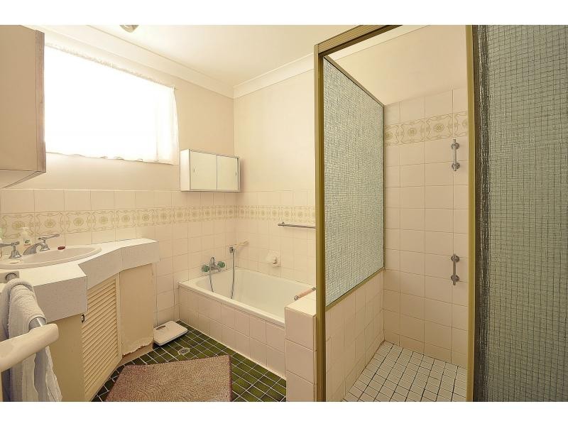 4 Kingfisher Crescent, Burleigh Waters QLD 4220