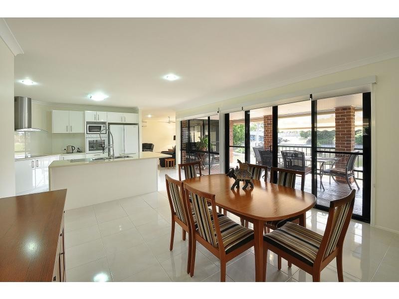49 Rainbird Close, Burleigh Waters QLD 4220