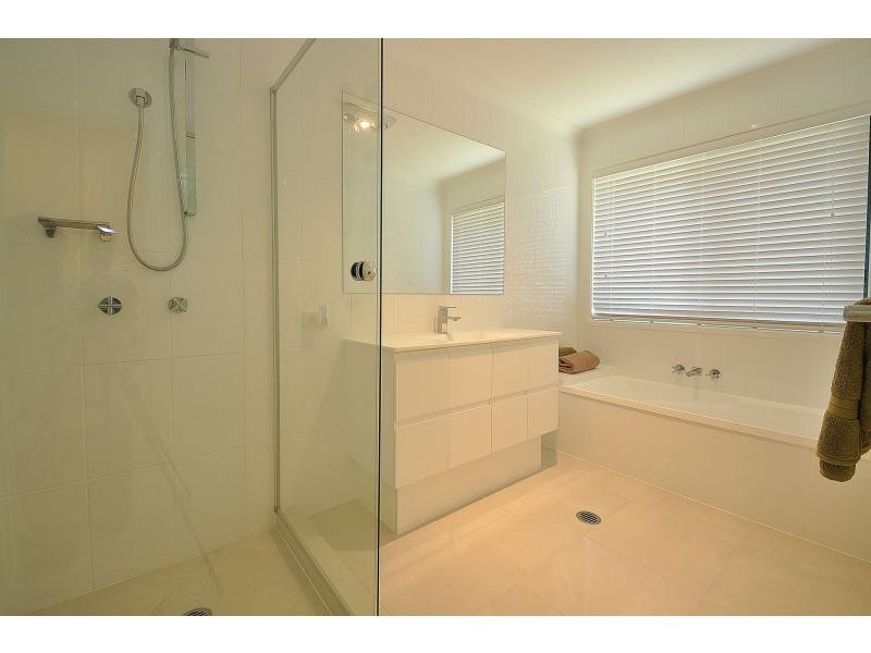 49 Rainbird Close, Burleigh Waters QLD 4220
