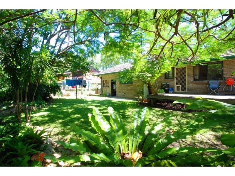 11 Barwon Street, Burleigh Waters QLD 4220