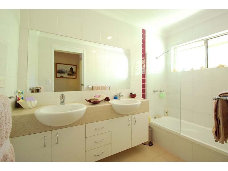 11 Barwon Street, Burleigh Waters QLD 4220