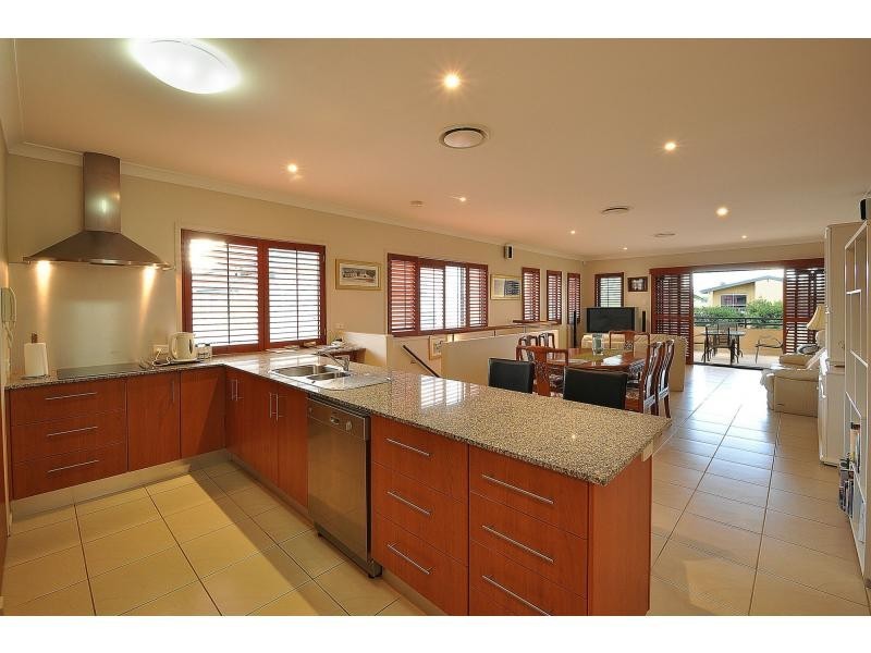 2/14 Gardenia Grove, Burleigh Heads QLD 4220