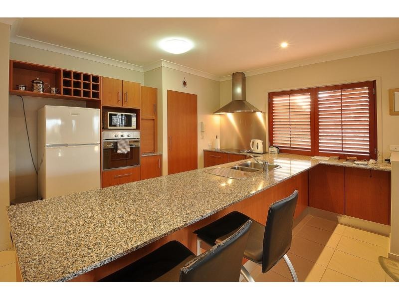 2/14 Gardenia Grove, Burleigh Heads QLD 4220