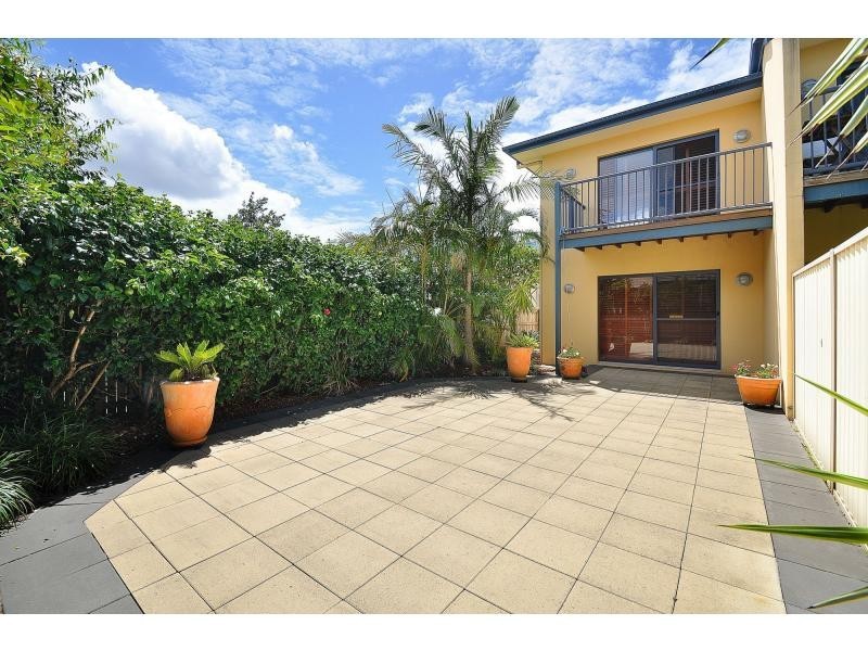 2/14 Gardenia Grove, Burleigh Heads QLD 4220