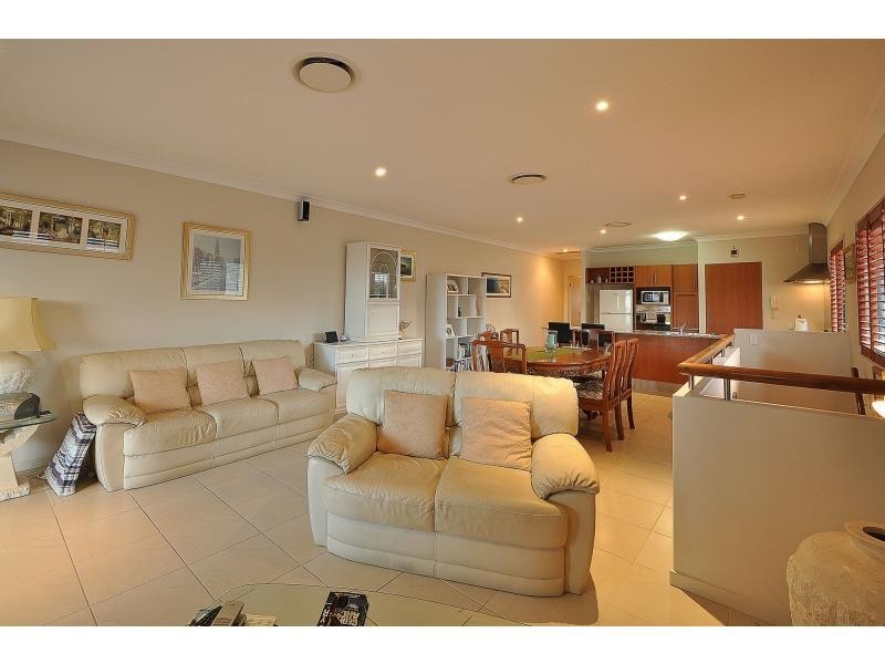 2/14 Gardenia Grove, Burleigh Heads QLD 4220