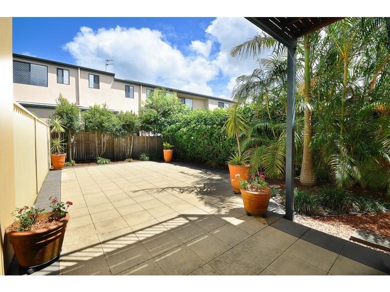 2/14 Gardenia Grove, Burleigh Heads QLD 4220