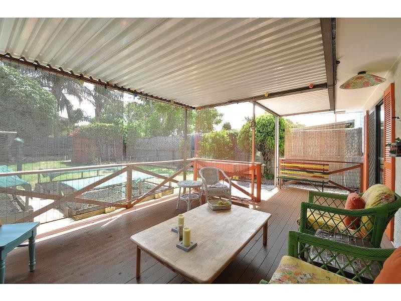 10 Chainey Avenue, Miami QLD 4220