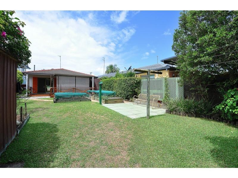 10 Chainey Avenue, Miami QLD 4220