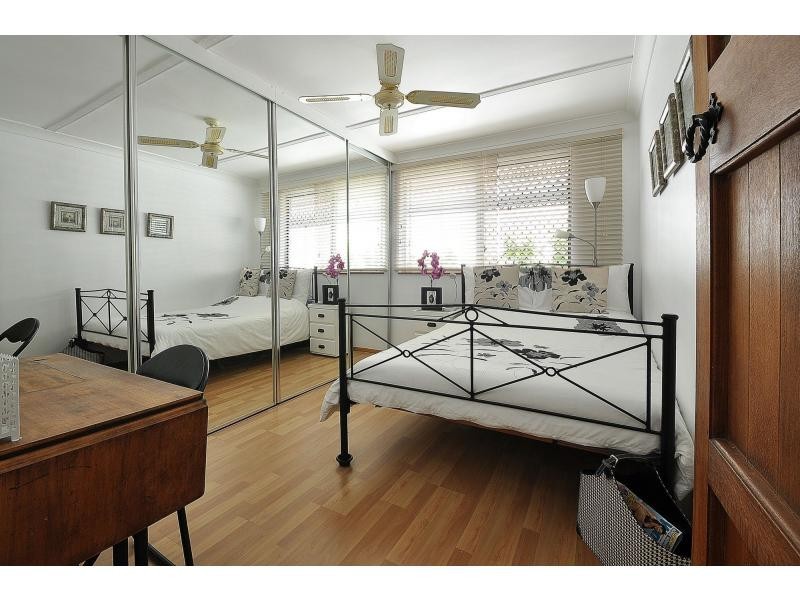 10 Chainey Avenue, Miami QLD 4220