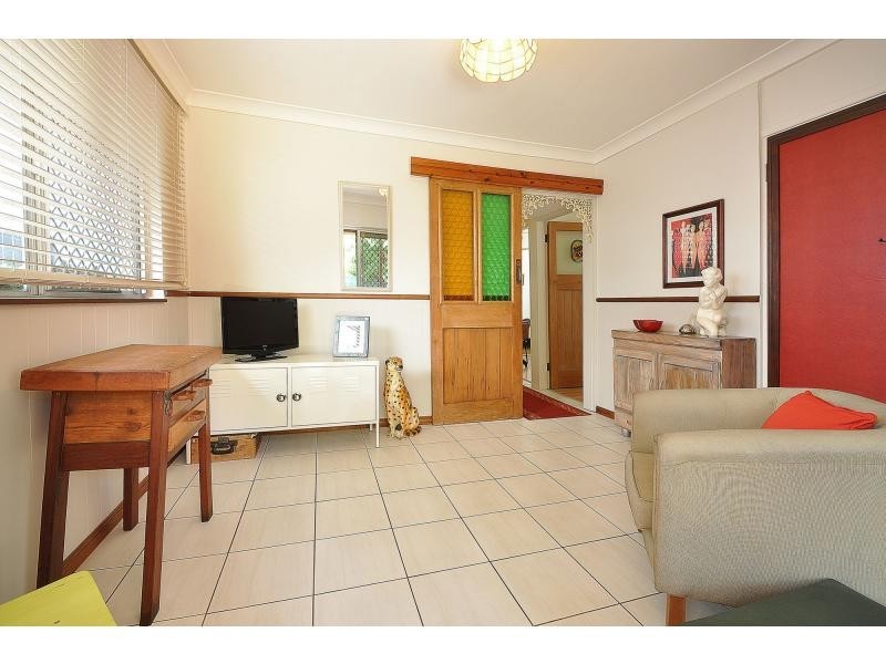 10 Chainey Avenue, Miami QLD 4220