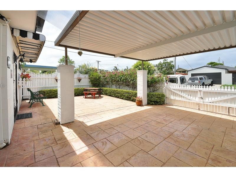 10 Chainey Avenue, Miami QLD 4220