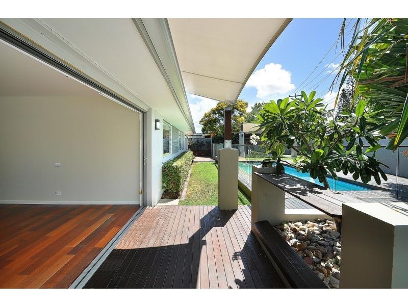 22 Clinton Avenue, Burleigh Waters QLD 4220