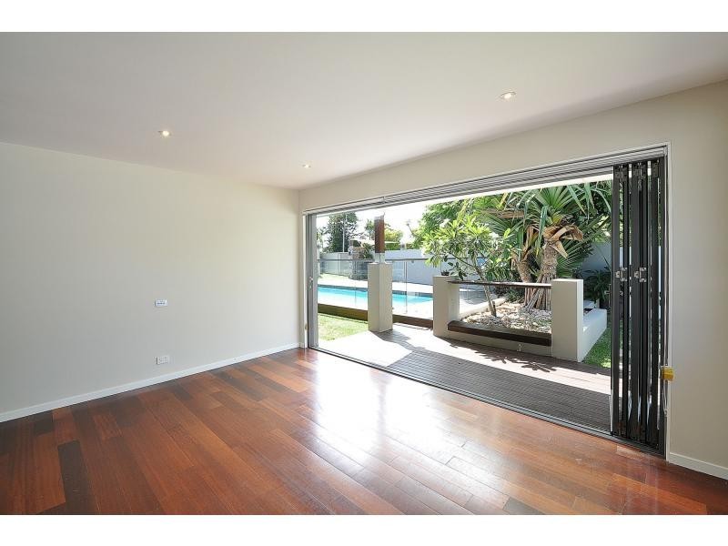 22 Clinton Avenue, Burleigh Waters QLD 4220