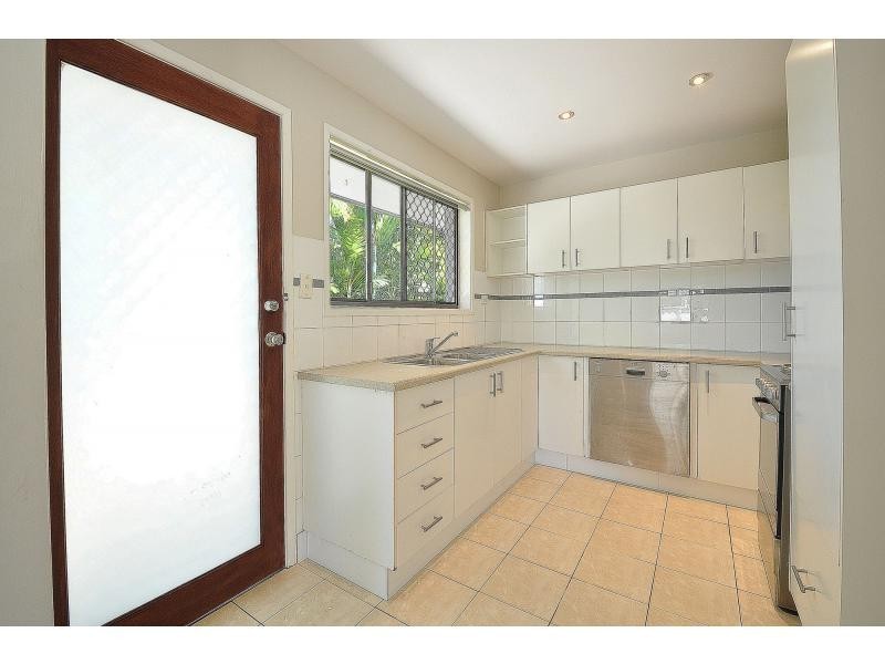 22 Clinton Avenue, Burleigh Waters QLD 4220