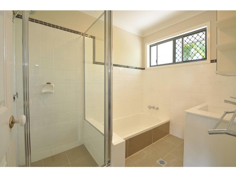 22 Clinton Avenue, Burleigh Waters QLD 4220