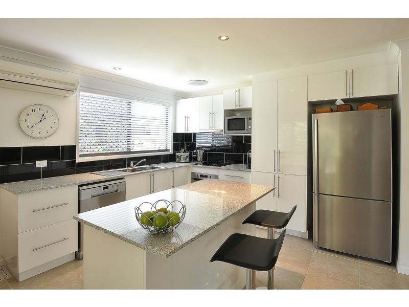 2/10 Macaw Avenue, Miami QLD 4220