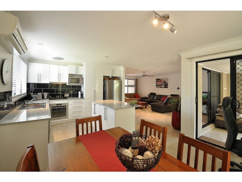 2/10 Macaw Avenue, Miami QLD 4220