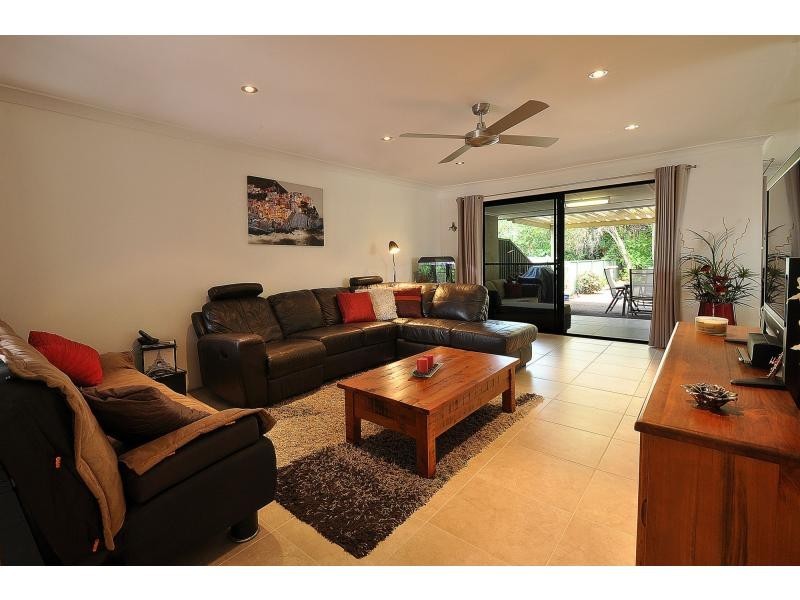 2/10 Macaw Avenue, Miami QLD 4220