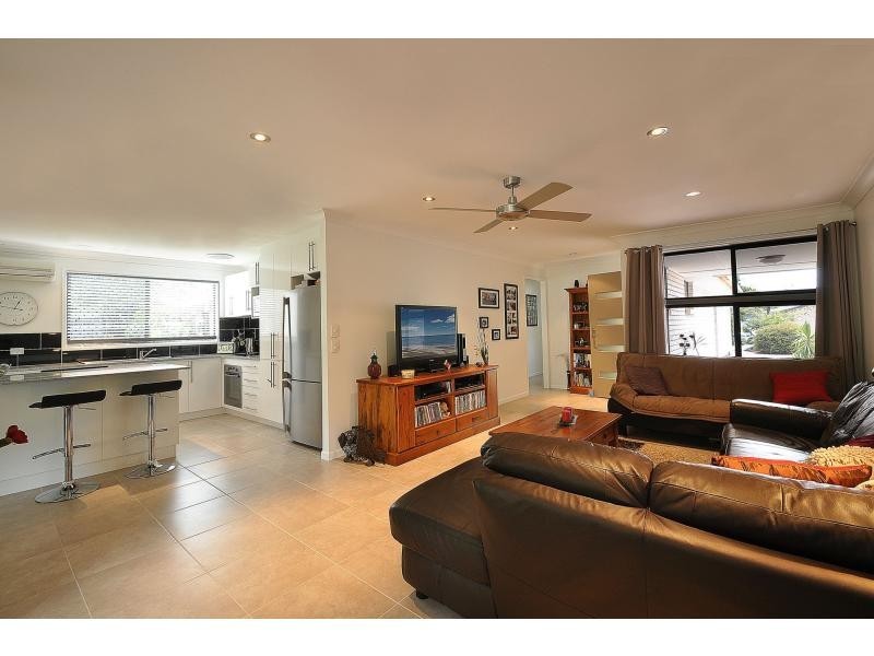 2/10 Macaw Avenue, Miami QLD 4220