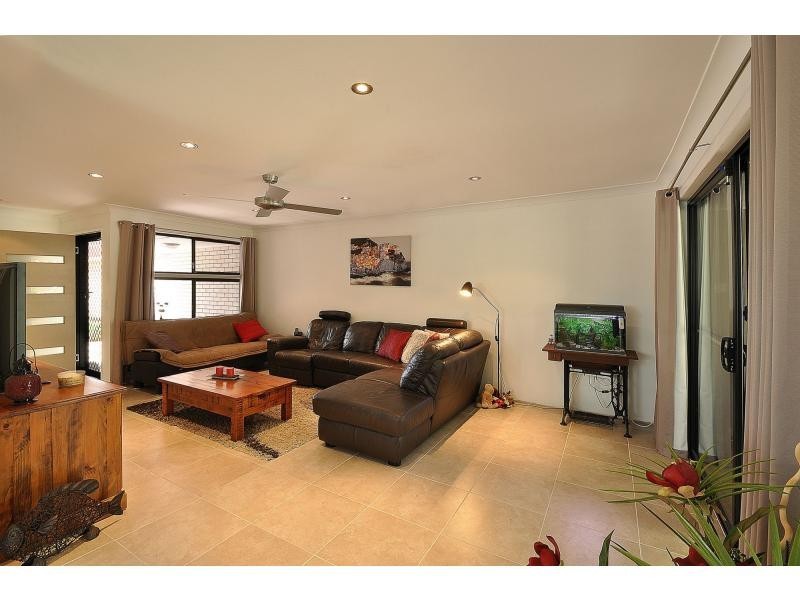 2/10 Macaw Avenue, Miami QLD 4220