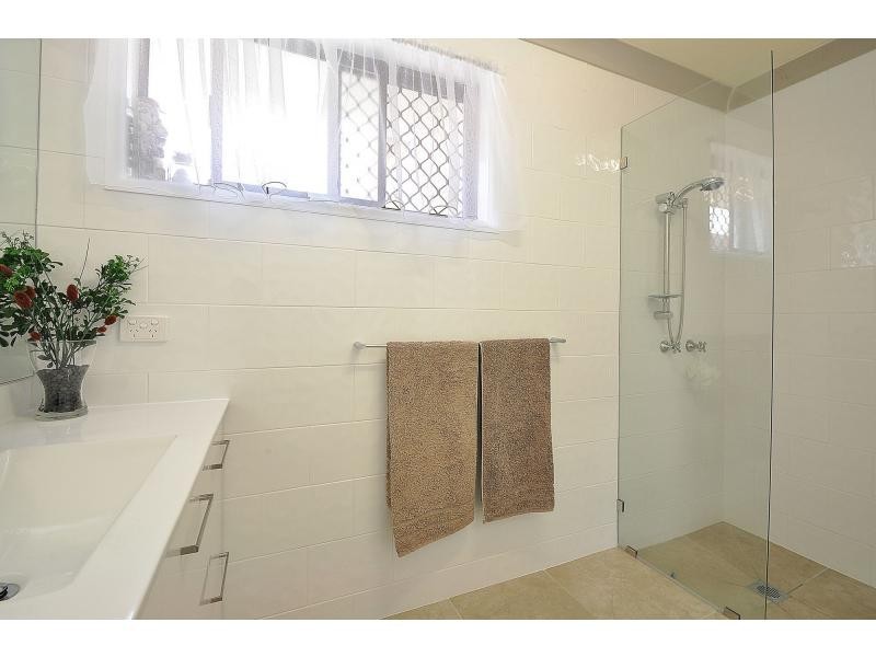 2/10 Macaw Avenue, Miami QLD 4220