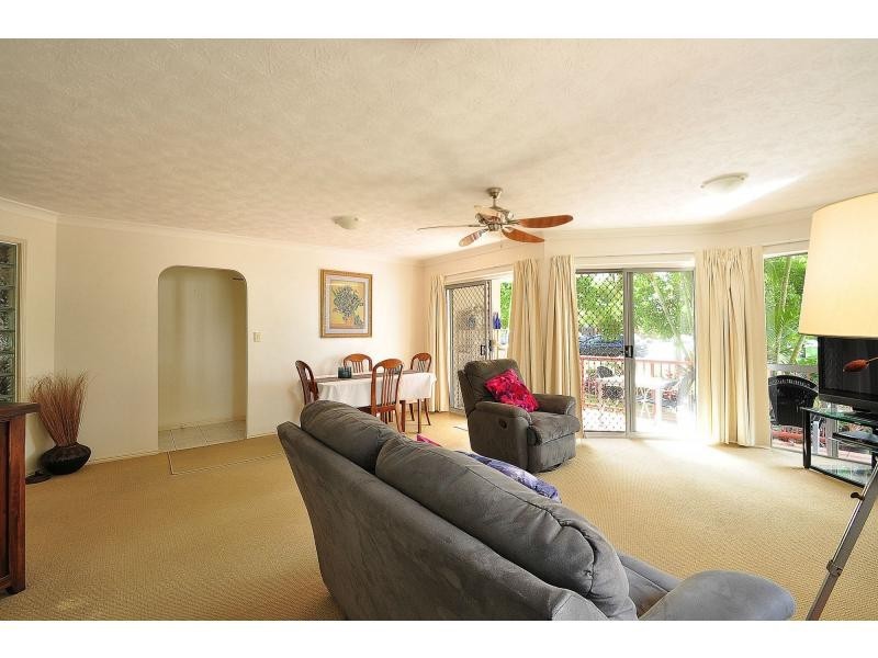 1/6 Petrel Avenue, Mermaid Beach QLD 4218