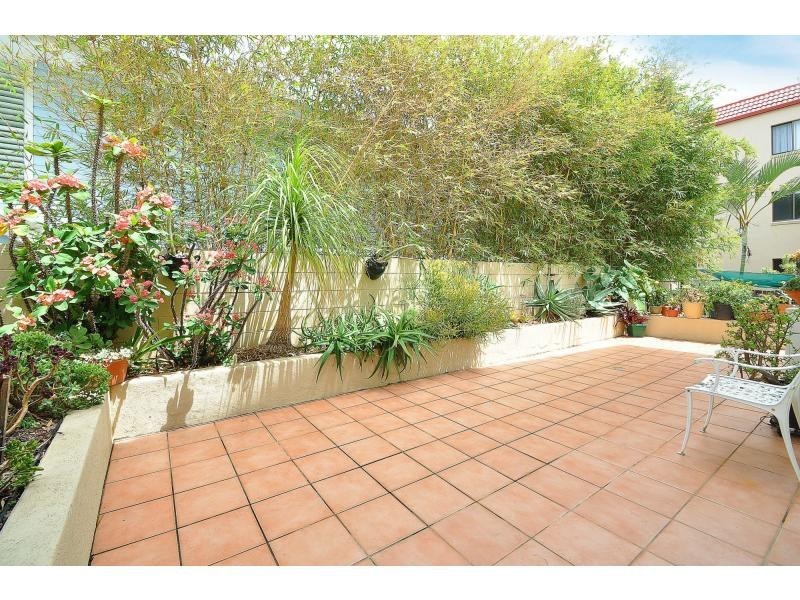 1/6 Petrel Avenue, Mermaid Beach QLD 4218