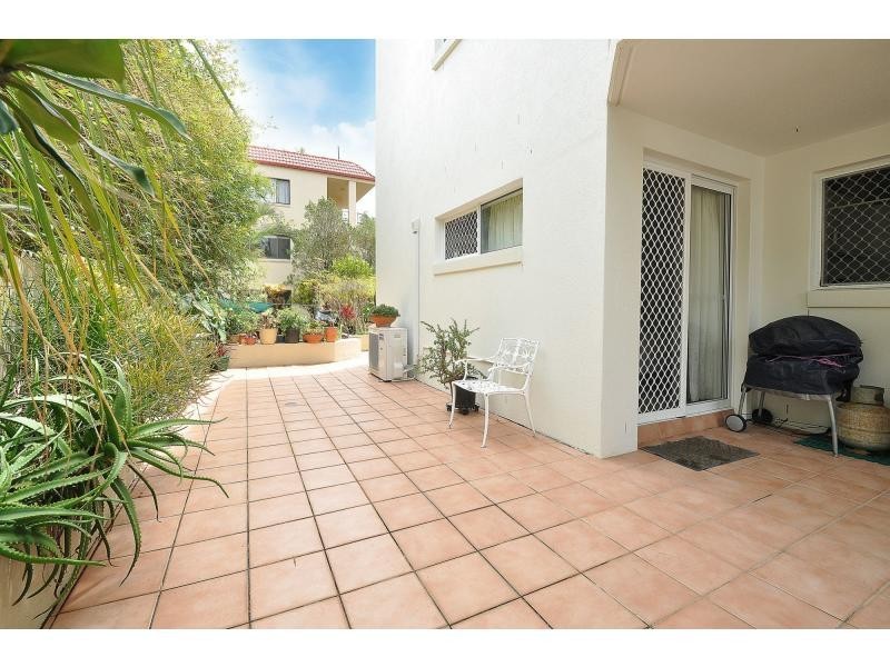 1/6 Petrel Avenue, Mermaid Beach QLD 4218