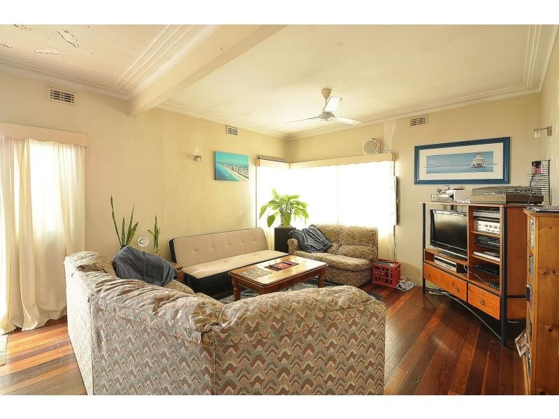 214 Ocean Parade, Burleigh Heads QLD 4220