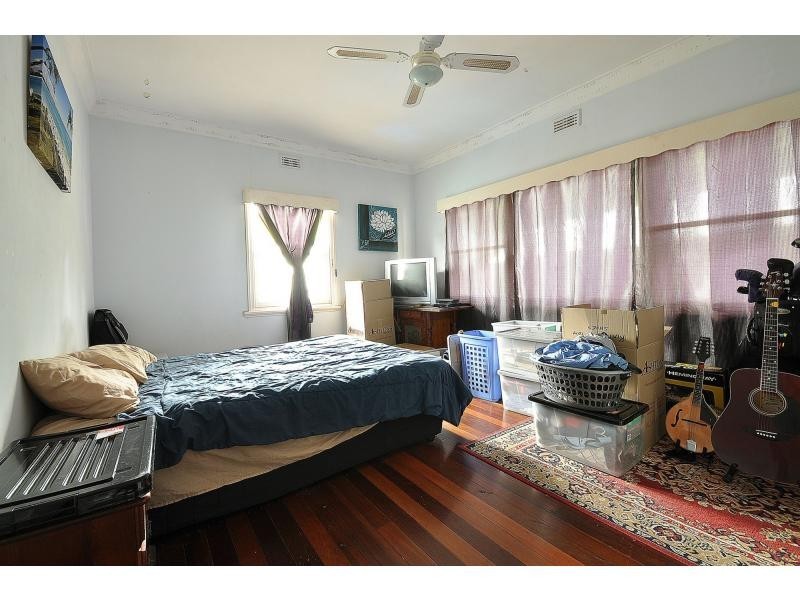 214 Ocean Parade, Burleigh Heads QLD 4220