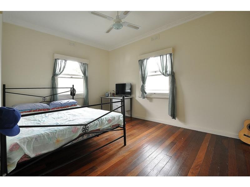 214 Ocean Parade, Burleigh Heads QLD 4220