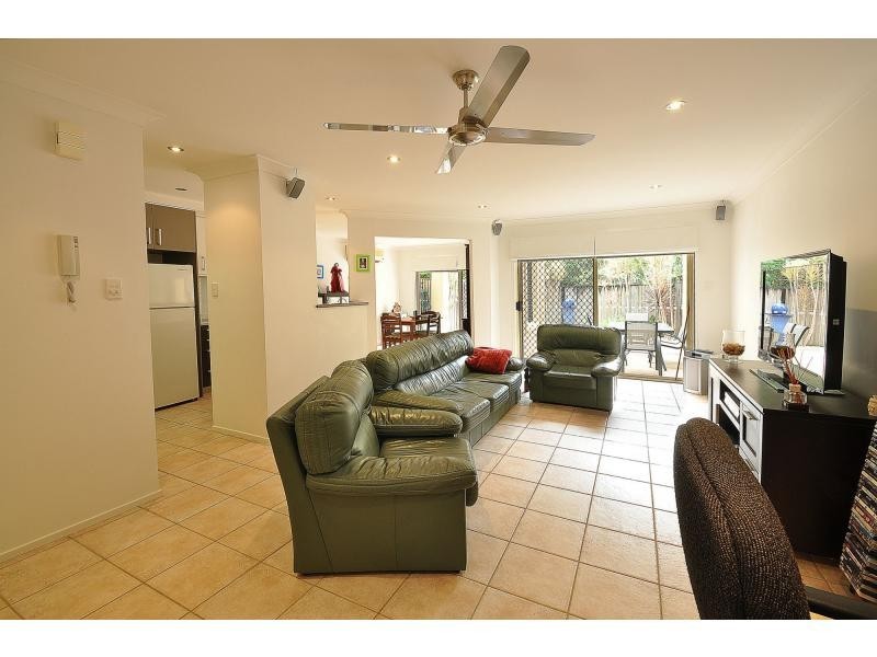 8/21 Beachcomber Court, Burleigh Waters QLD 4220