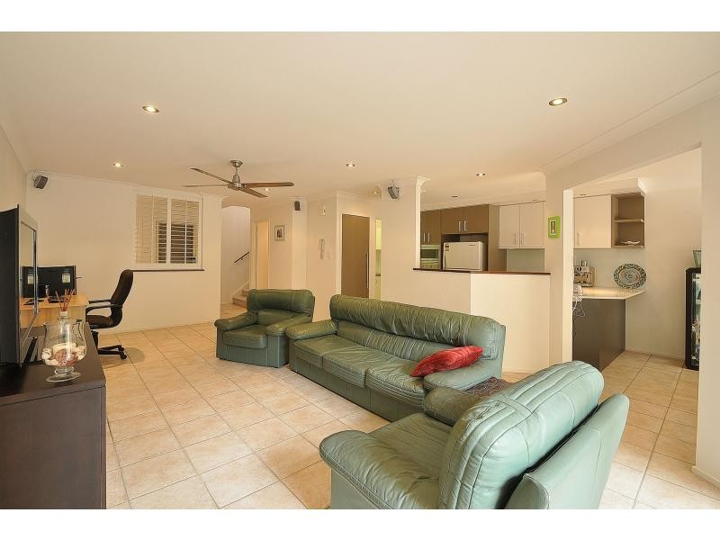 8/21 Beachcomber Court, Burleigh Waters QLD 4220
