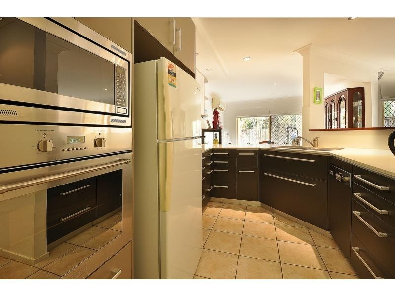 8/21 Beachcomber Court, Burleigh Waters QLD 4220