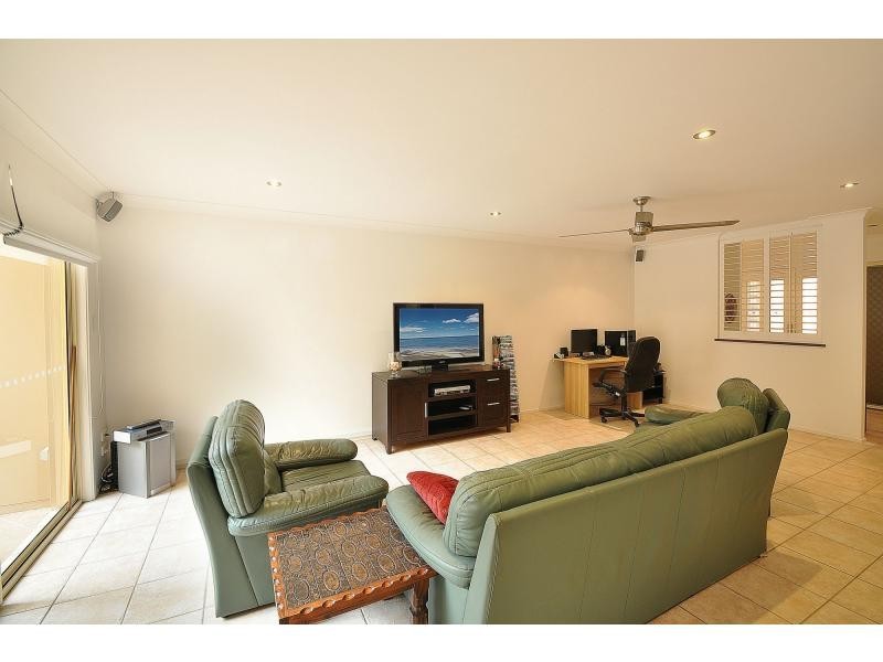 8/21 Beachcomber Court, Burleigh Waters QLD 4220