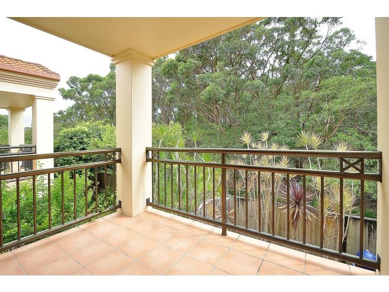 8/21 Beachcomber Court, Burleigh Waters QLD 4220