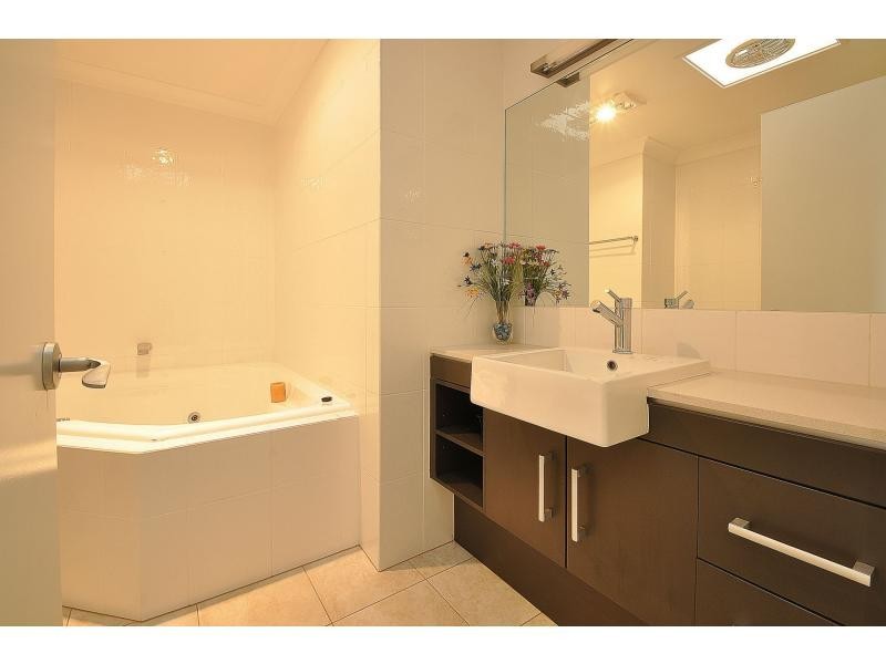 8/21 Beachcomber Court, Burleigh Waters QLD 4220