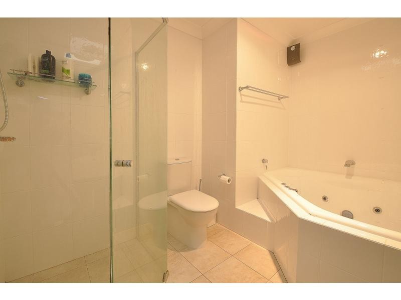 8/21 Beachcomber Court, Burleigh Waters QLD 4220
