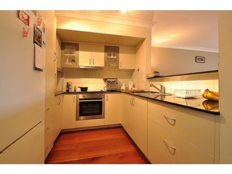 2/5 Aquila Court, Mermaid Waters QLD 4218