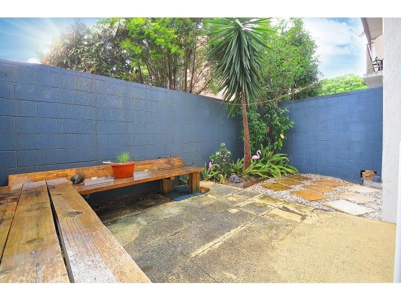 2/5 Aquila Court, Mermaid Waters QLD 4218