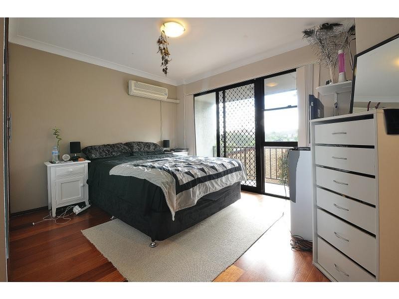 2/5 Aquila Court, Mermaid Waters QLD 4218