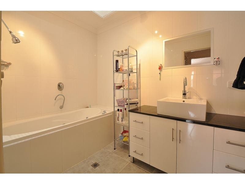 2/5 Aquila Court, Mermaid Waters QLD 4218