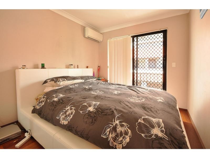 2/5 Aquila Court, Mermaid Waters QLD 4218