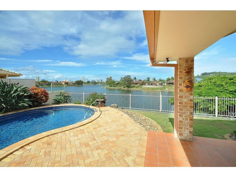 90 Dunlin Drive, Burleigh Waters QLD 4220