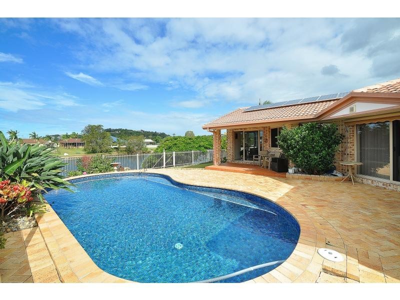 90 Dunlin Drive, Burleigh Waters QLD 4220