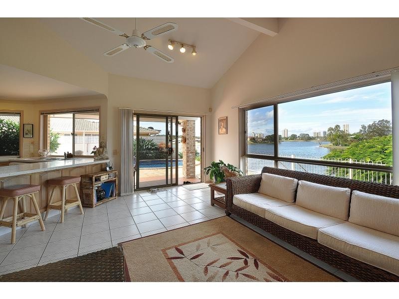 90 Dunlin Drive, Burleigh Waters QLD 4220