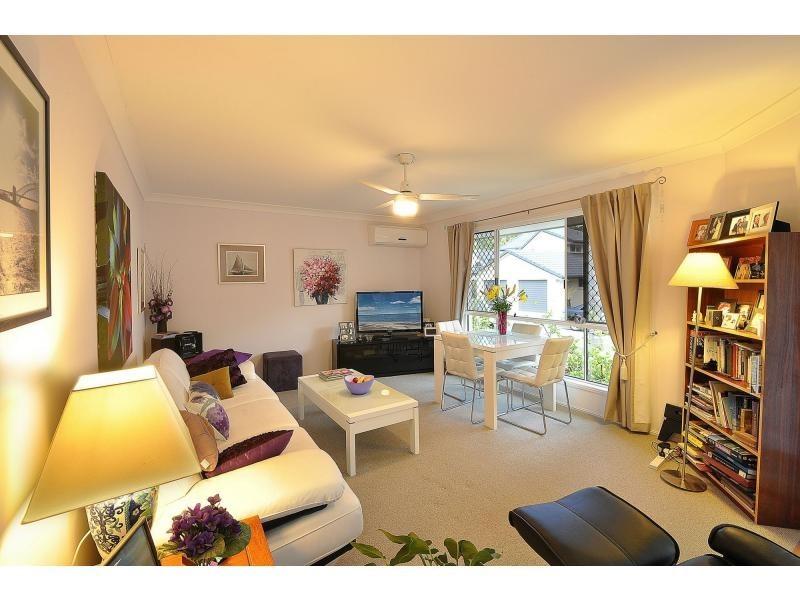 2/35 Killarney Avenue, Robina QLD 4226