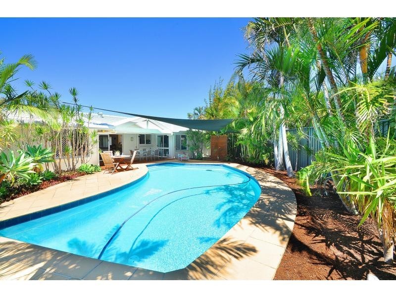 13 Curlew Crescent, Burleigh Waters QLD 4220