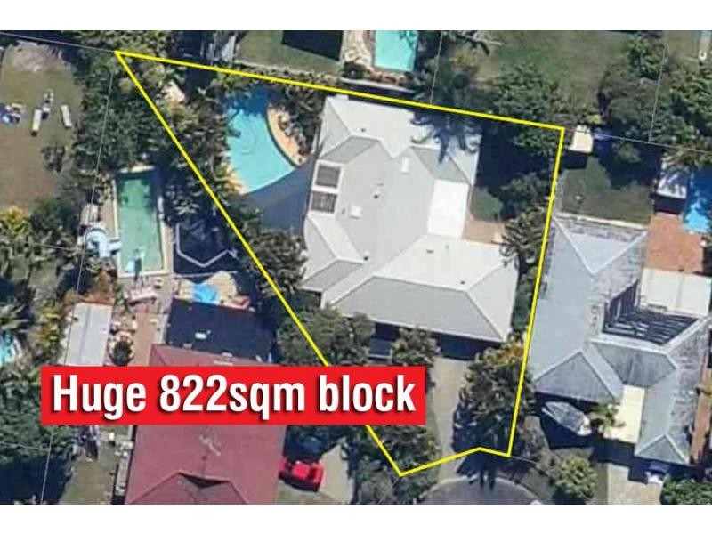 13 Curlew Crescent, Burleigh Waters QLD 4220