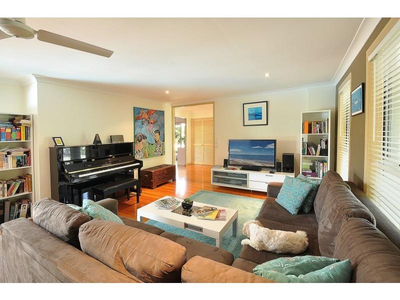 13 Curlew Crescent, Burleigh Waters QLD 4220